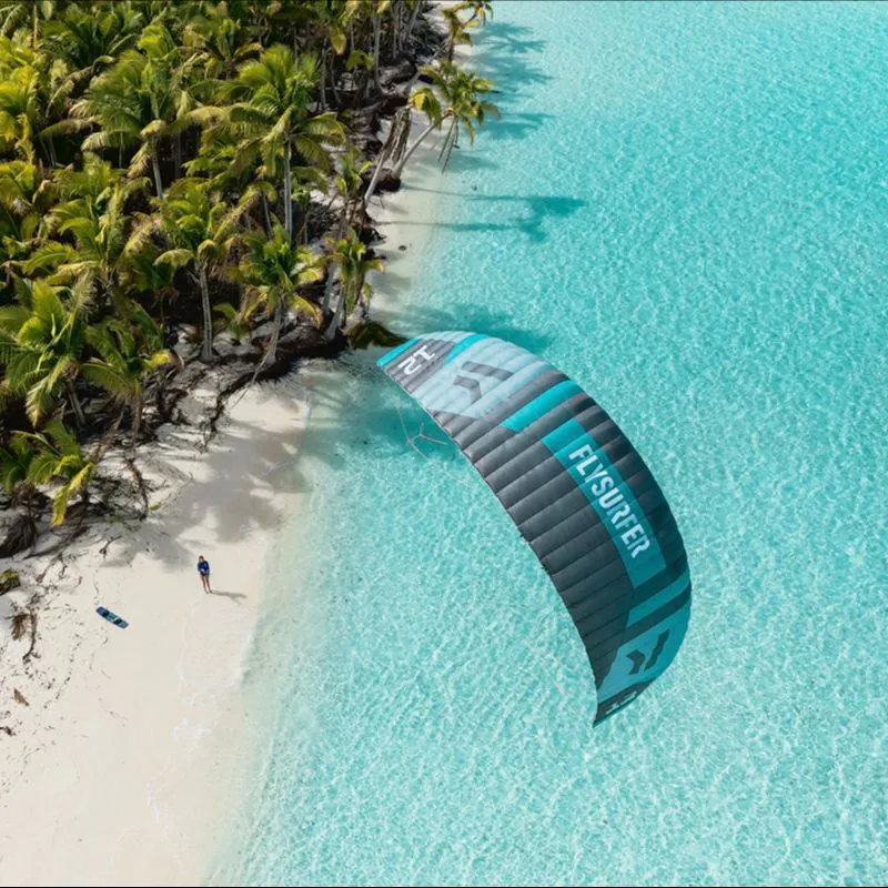 Se vårt utvalg av kite - og foilsurfing i verdensklasse
